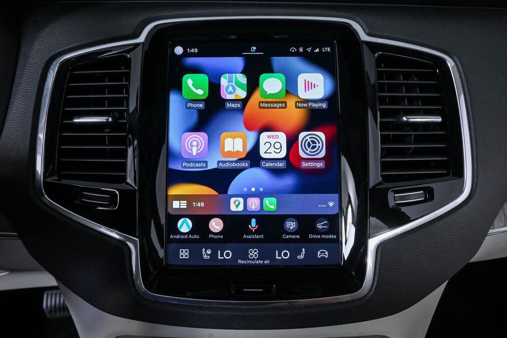 Certified 2025 Volvo XC90 T8 Plus w/ Protection Package Premier AWD/4WD image 17