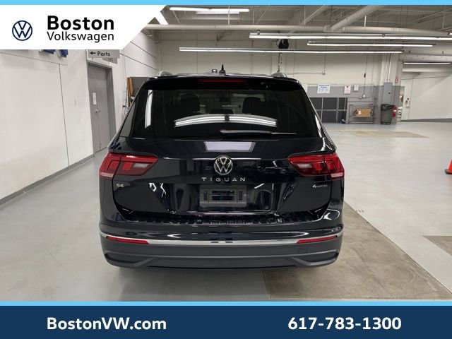 Used 2024 Volkswagen Tiguan SE w/ Panoramic Sunroof Package image 3