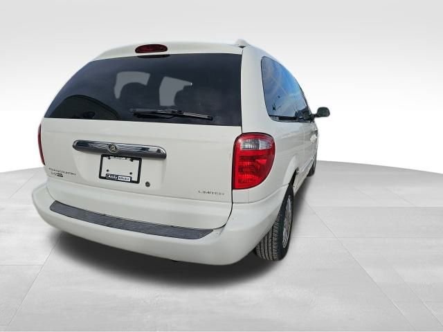 Used 2003 Chrysler Town & Country Limited image 17