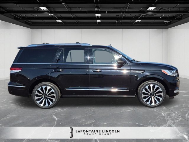 Used 2023 Lincoln Navigator Reserve AWD/4WD image 6