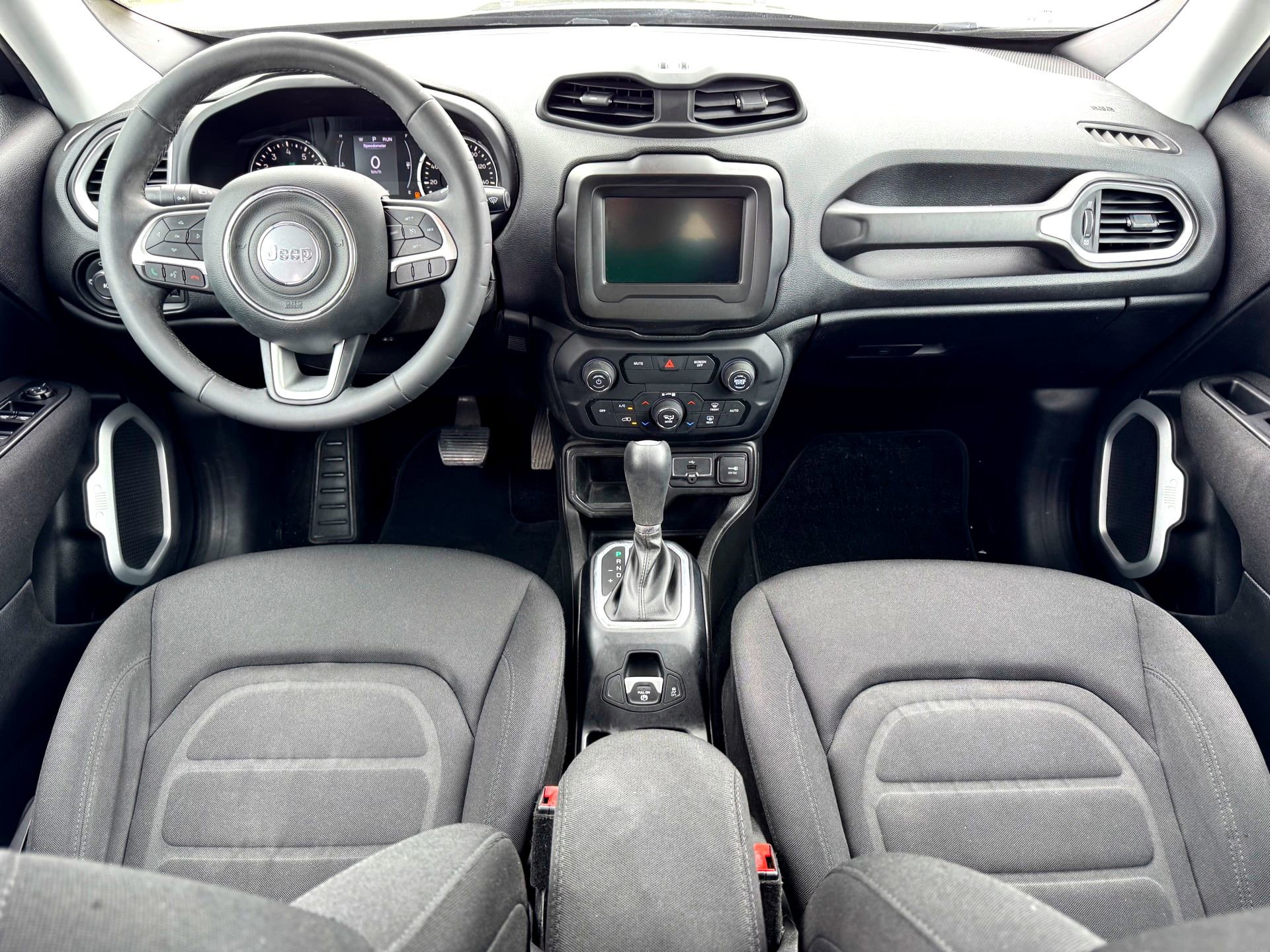 Used 2020 Jeep Renegade Latitude FWD image 18