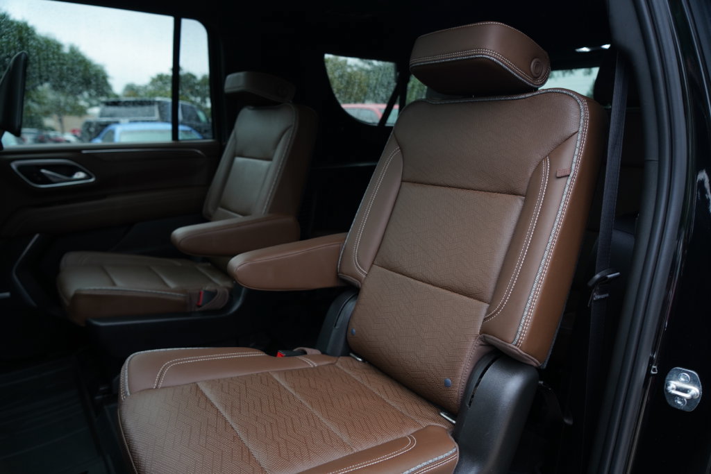 Used 2021 Chevrolet Suburban High Country w/ Premium Package AWD/4WD image 29