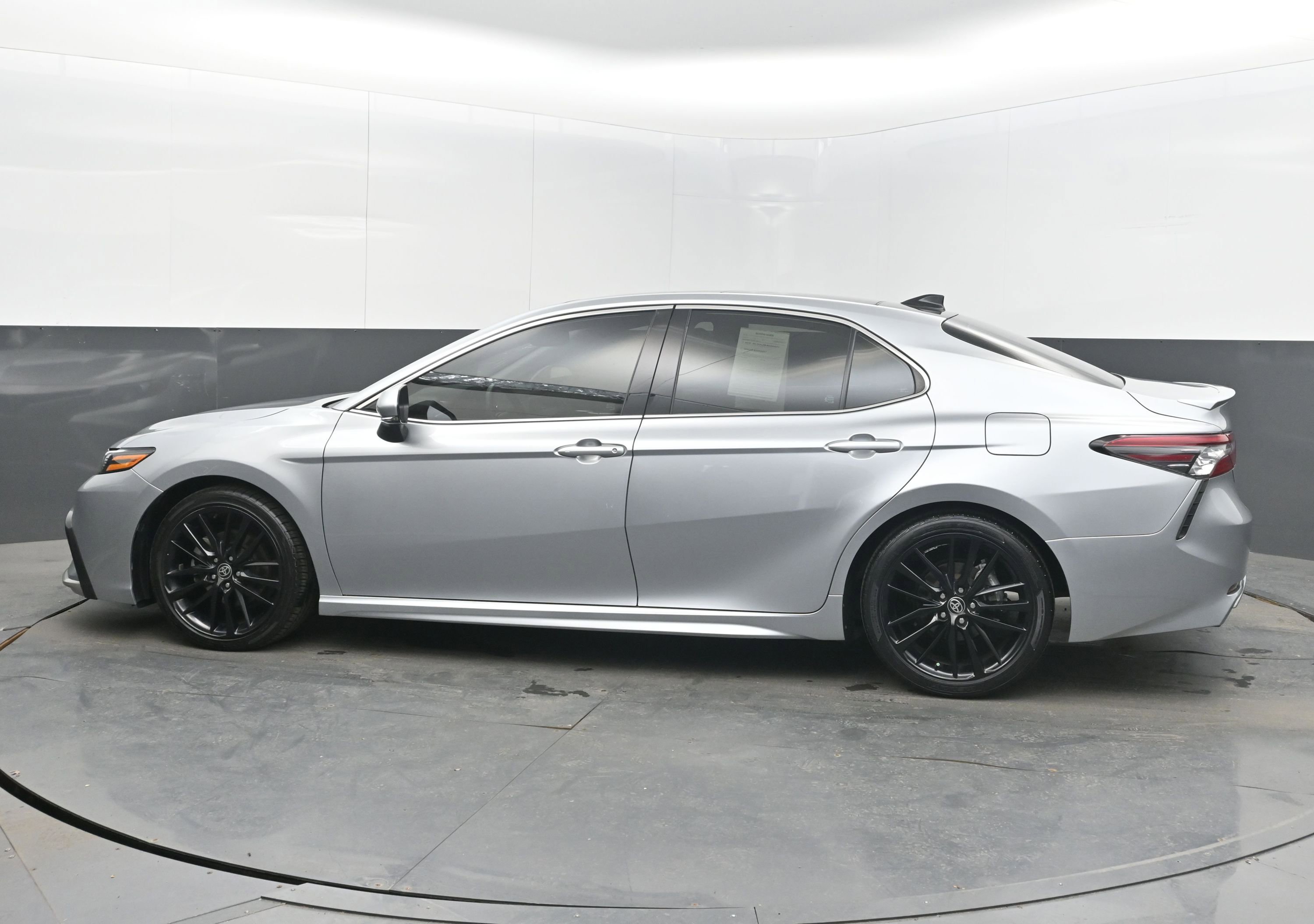 Used 2021 Toyota Camry XSE image 7