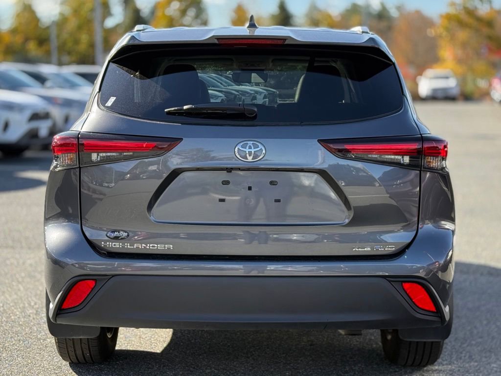 Certified 2025 Toyota Highlander XLE image 4