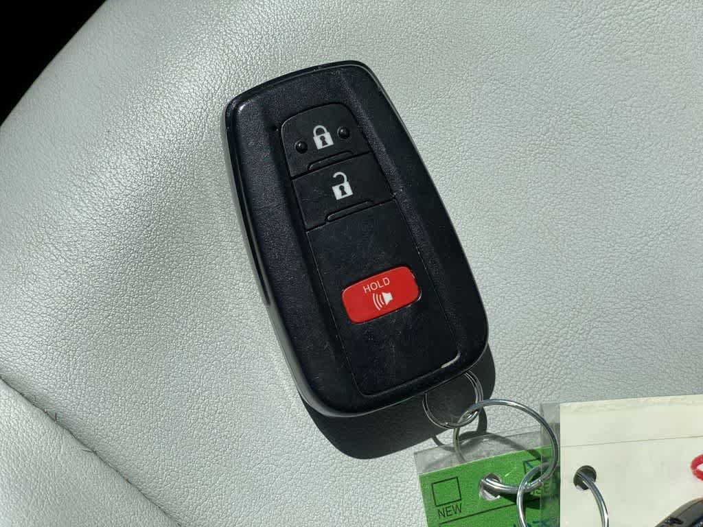 Used 2016 Toyota Prius Three Touring FWD image 30