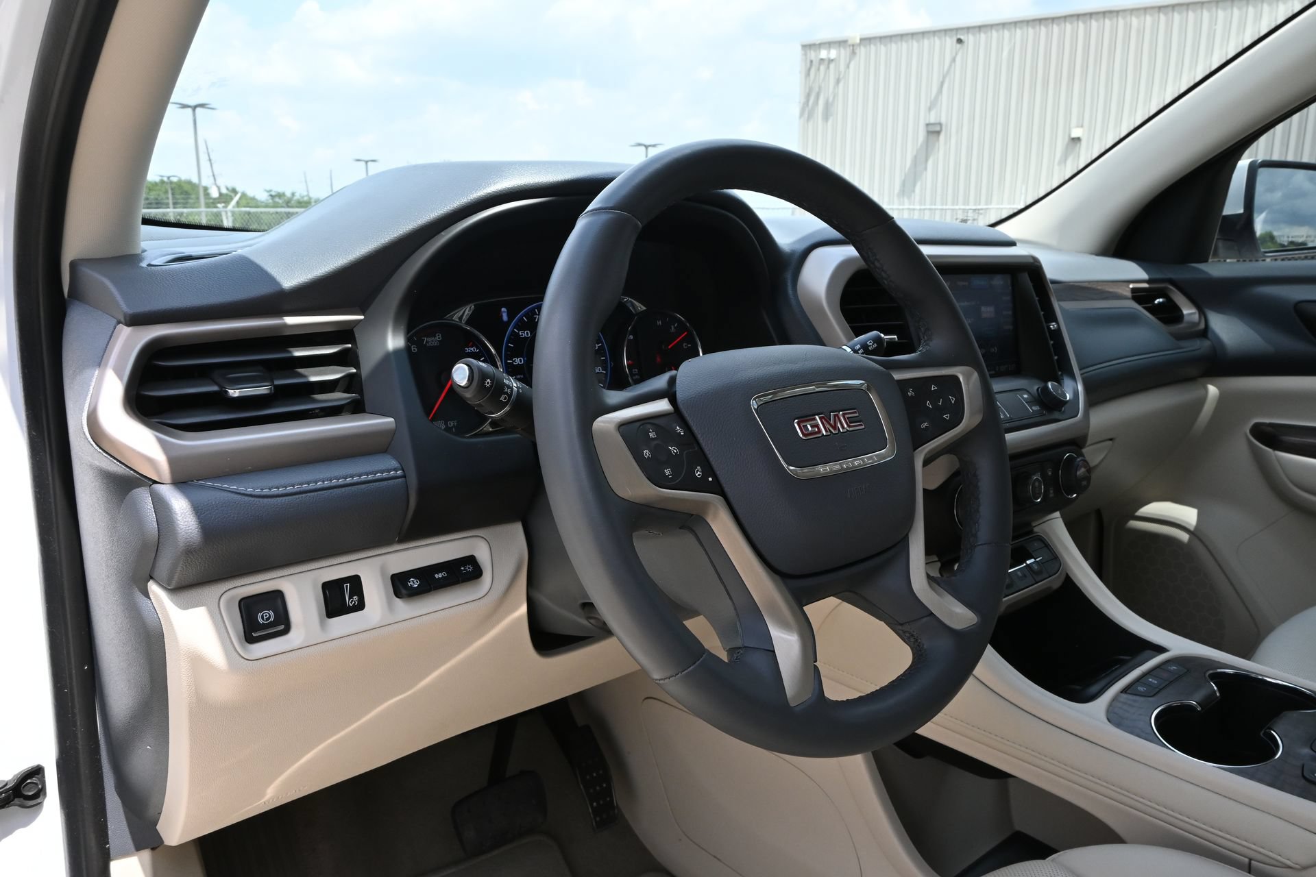 Used 2023 GMC Acadia Denali AWD/4WD image 17