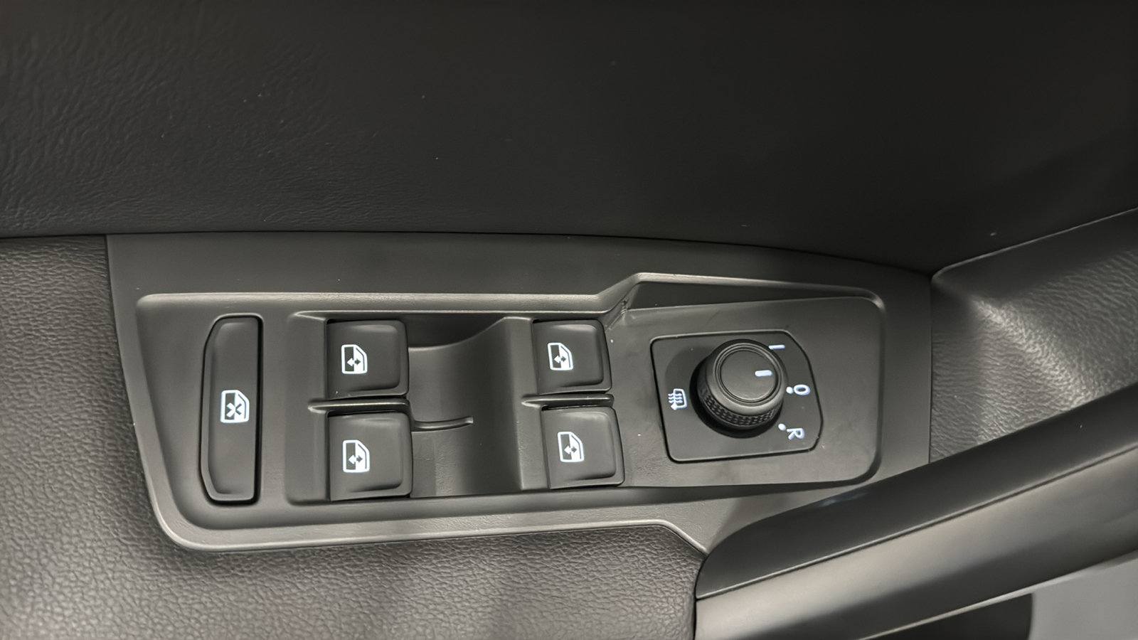 Used 2024 Volkswagen Tiguan S AWD/4WD image 21