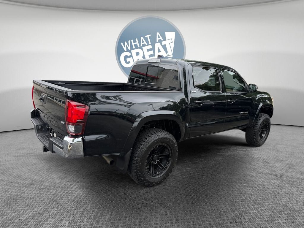 Used 2018 Toyota Tacoma SR5 RWD image 3