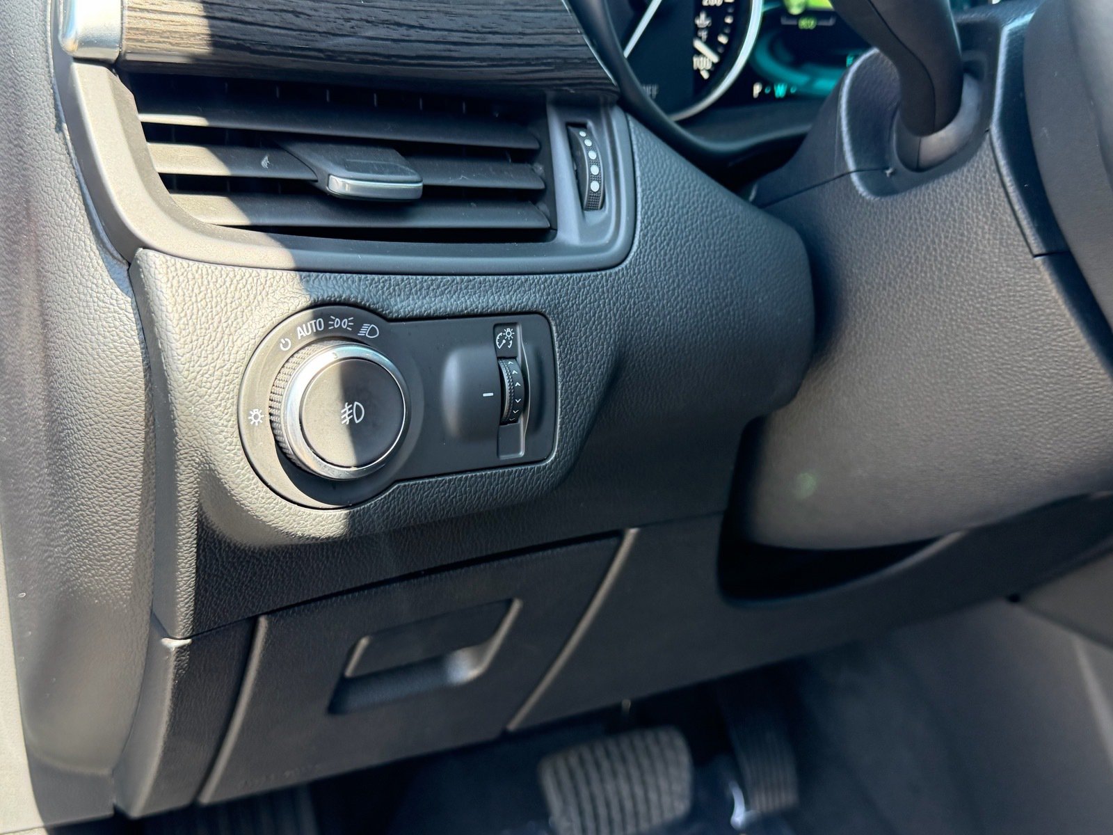 Used 2016 Buick Envision Premium AWD/4WD image 23