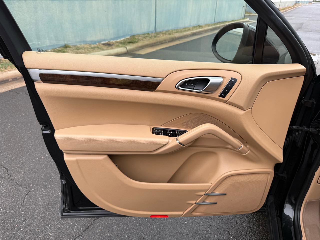 Used 2012 Porsche Cayenne image 17