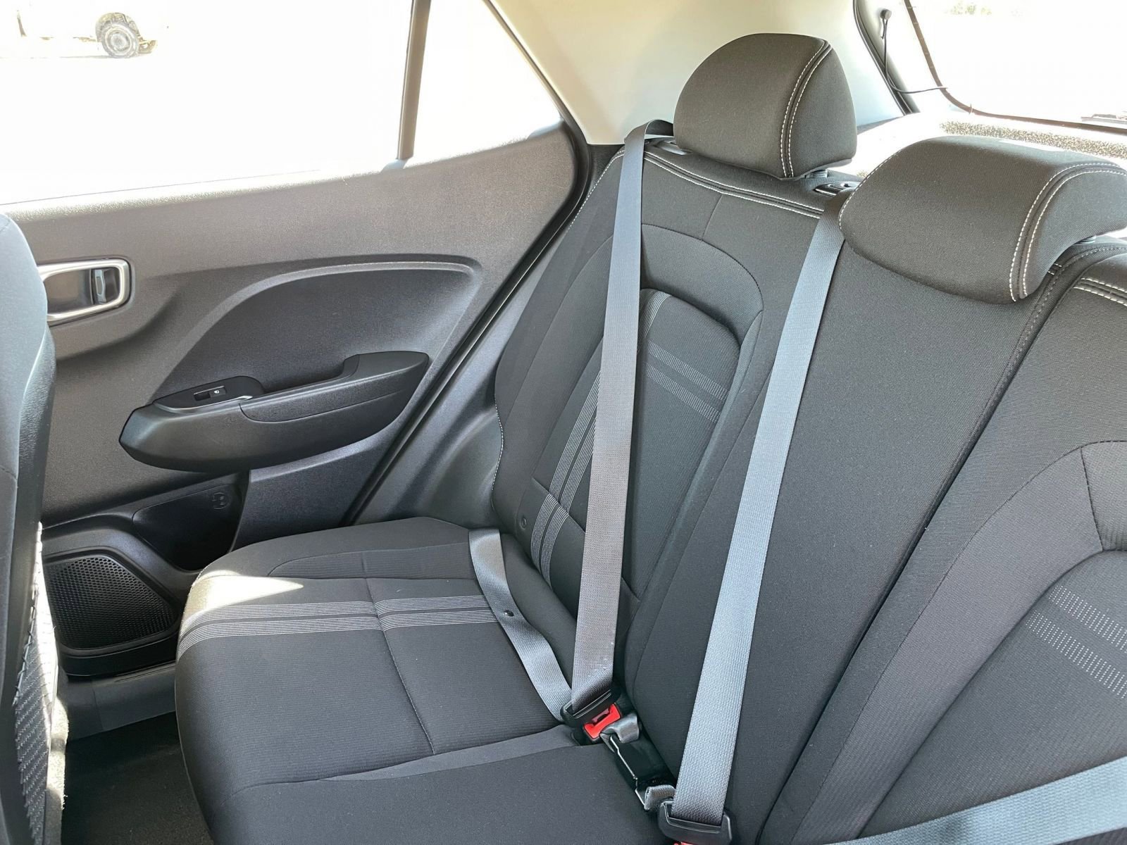 Used 2025 Hyundai Venue SEL image 40