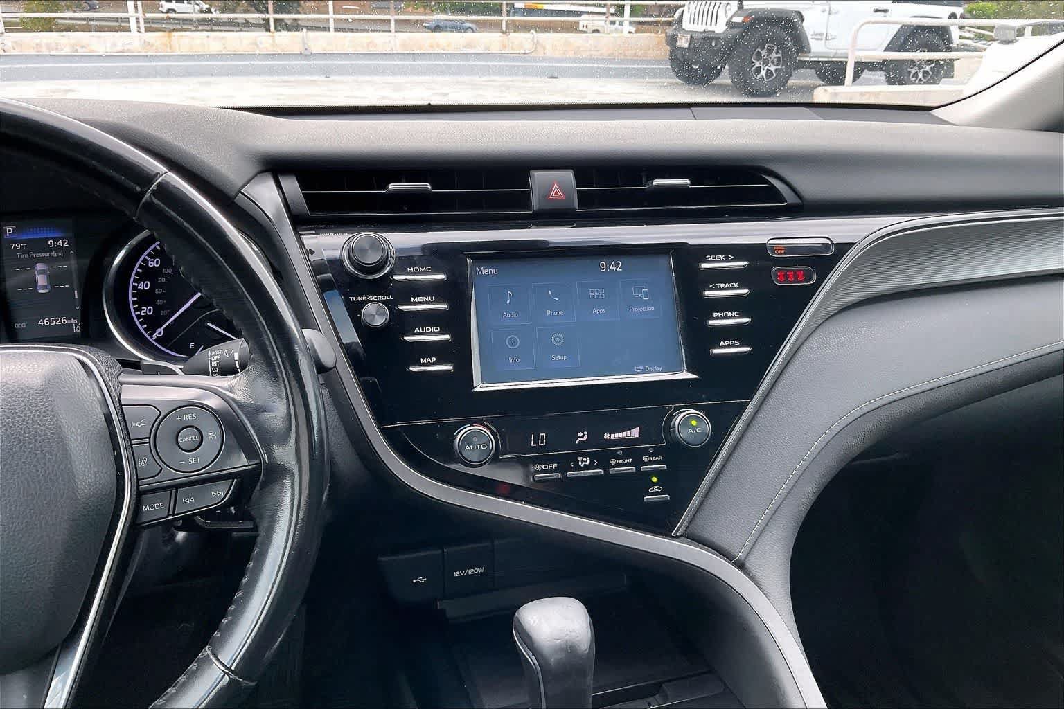 Used 2020 Toyota Camry SE FWD image 15