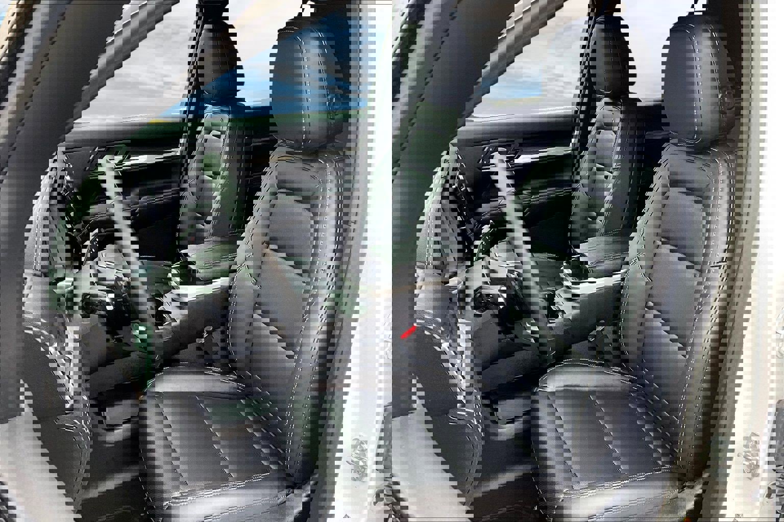 Used 2025 GMC Terrain Elevation w/ Elevation Premium Package image 13