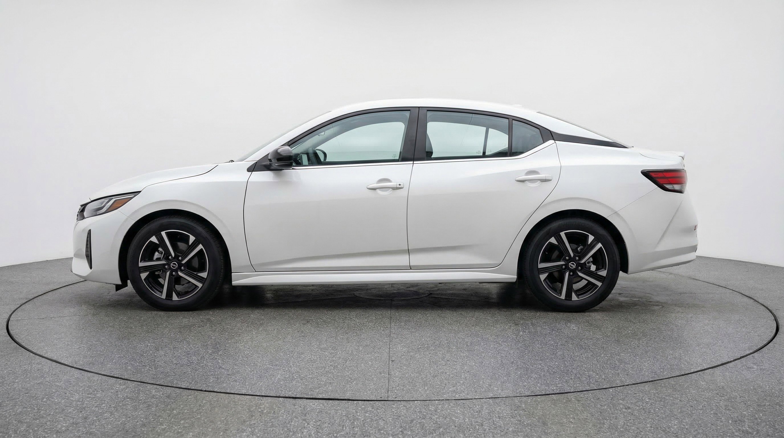 Used 2025 Nissan Sentra SV image 5