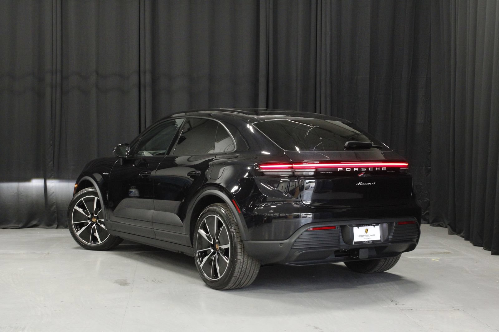 New 2026 Porsche Macan 4 Electric AWD/4WD image 3
