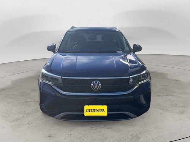 Used 2022 Volkswagen Taos SE image 2