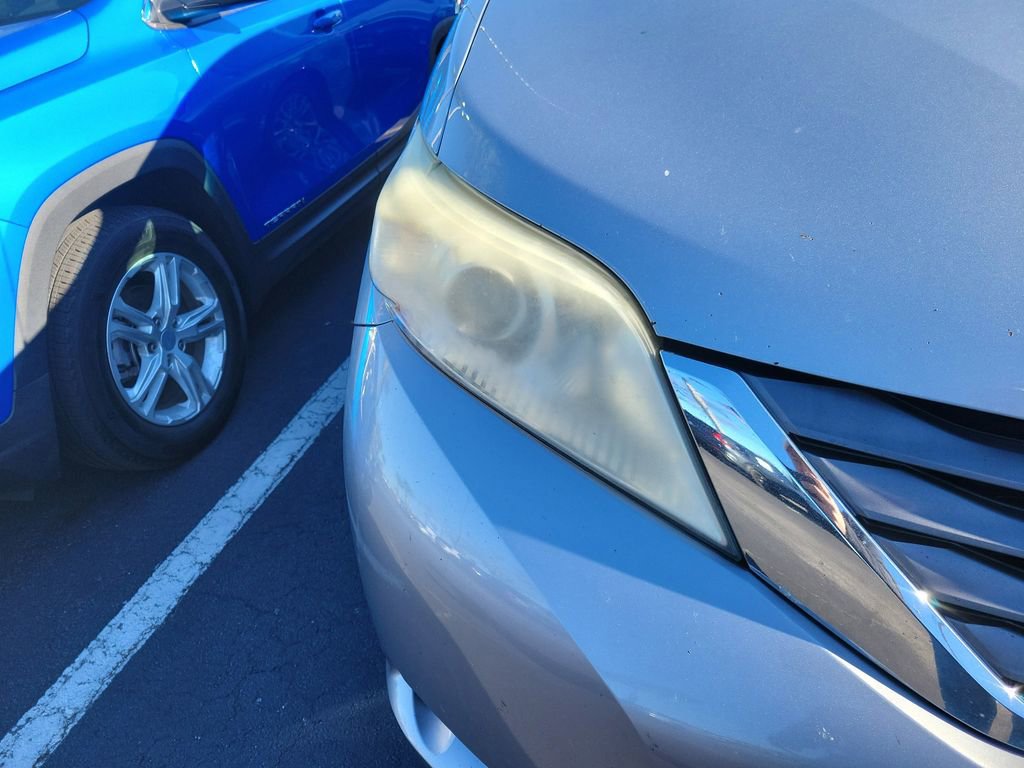 Used 2011 Toyota Sienna image 9