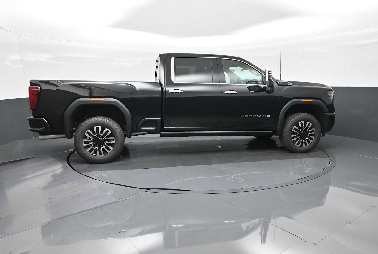 New 2025 GMC Sierra 2500 Denali Ultimate w/ Max Trailering Package image 9