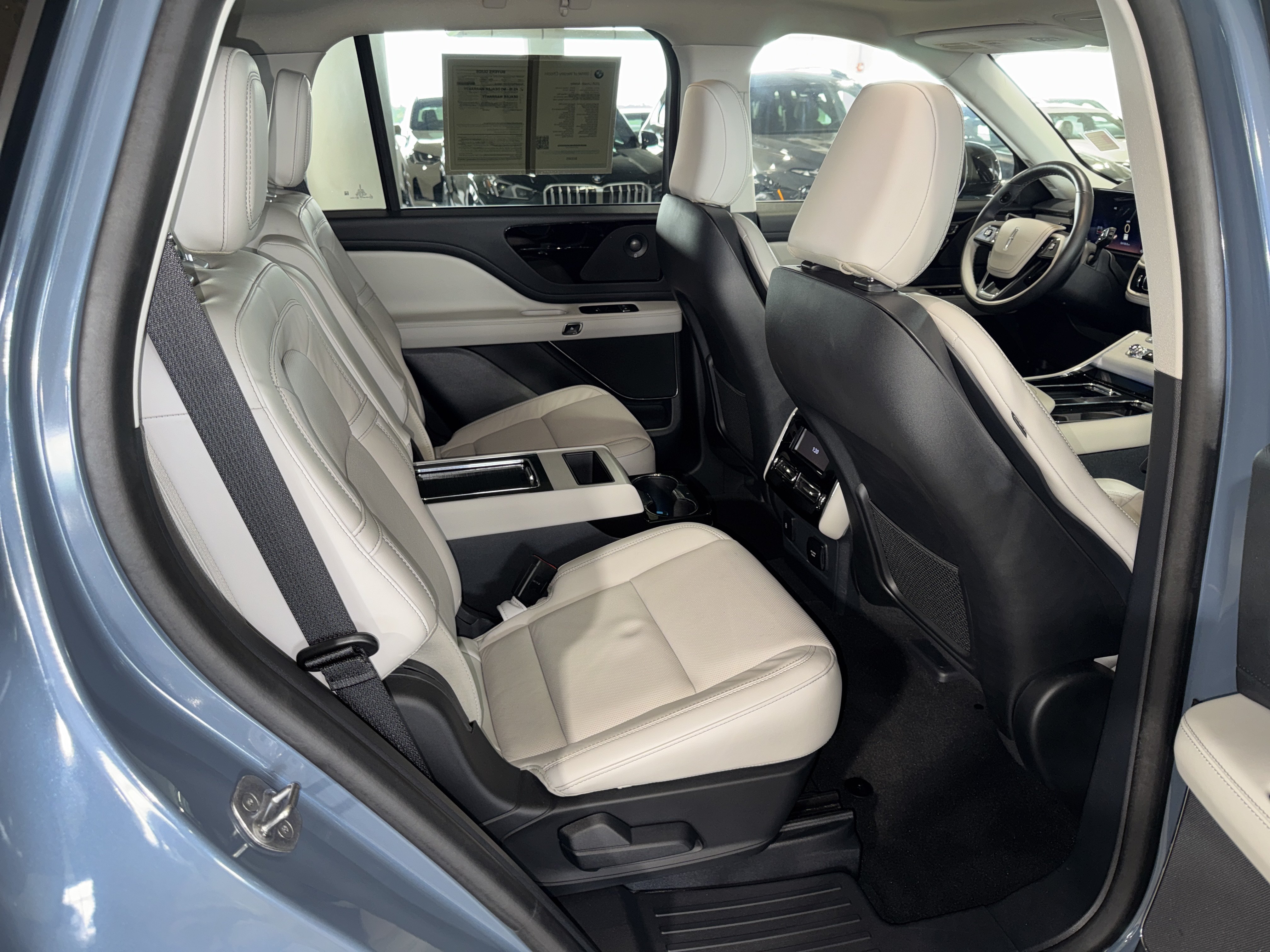 Used 2025 Lincoln Aviator Reserve w/ Jet Appearance Package RWD image 12