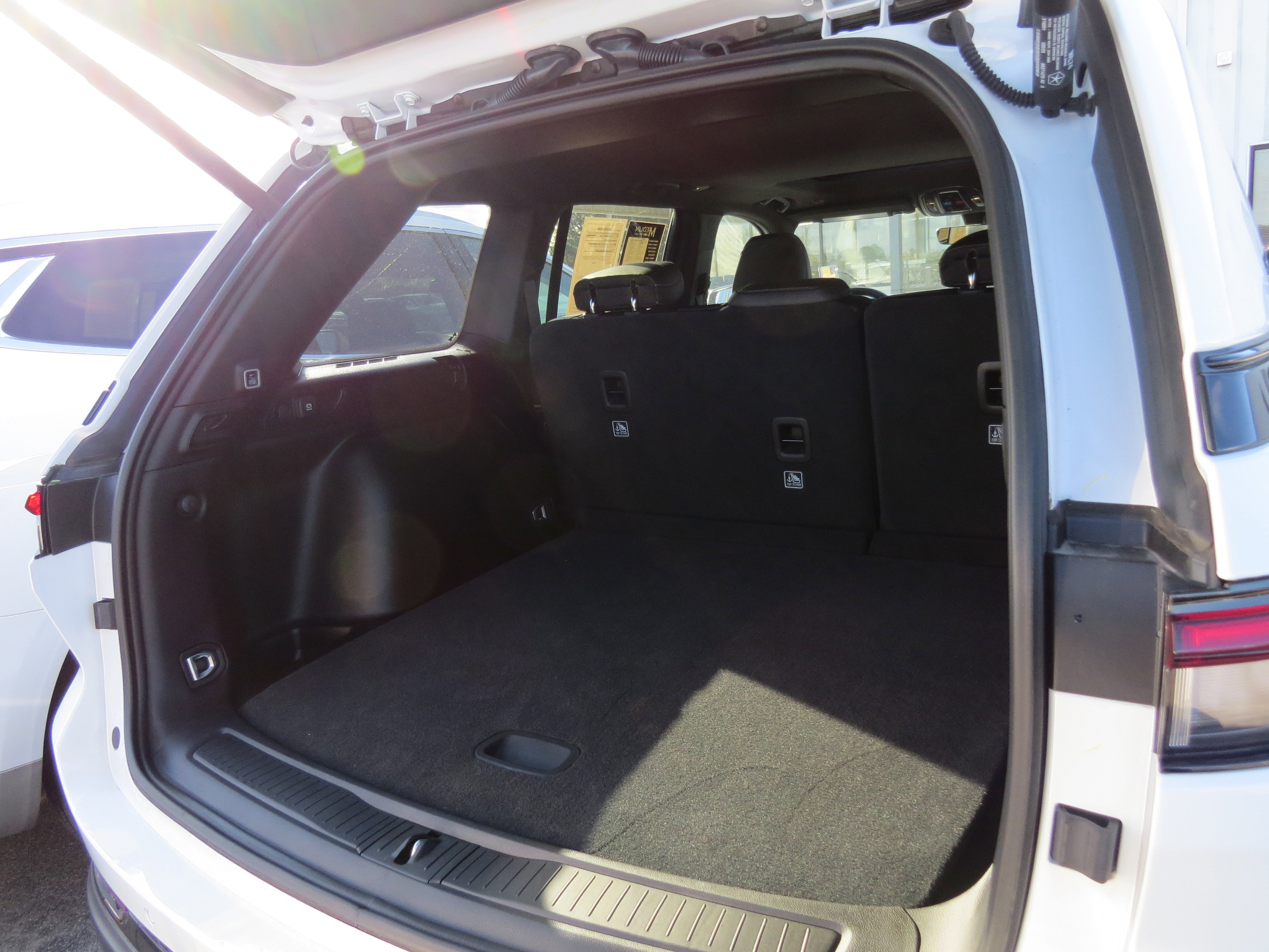 Used 2025 Jeep Grand Cherokee 4WD image 9