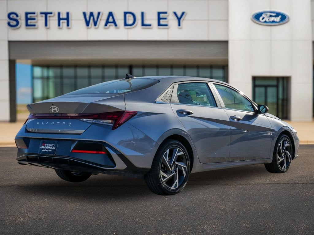 Used 2025 Hyundai Elantra SEL FWD image 7