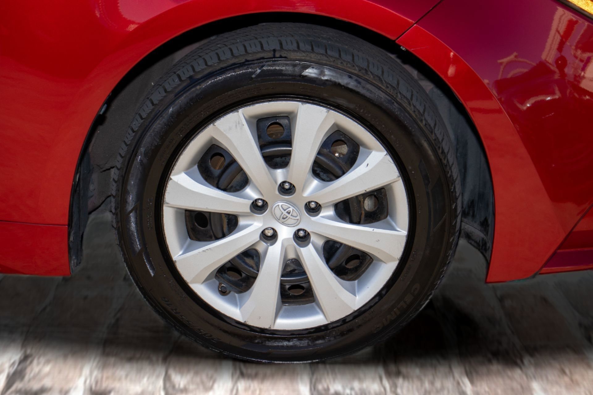 Used 2020 Toyota Corolla LE image 36