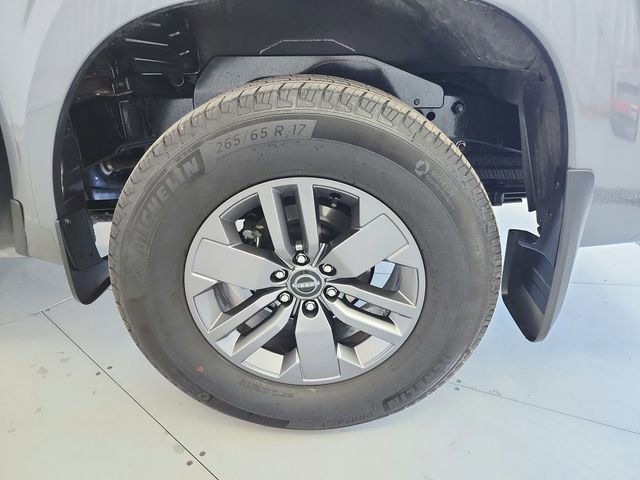 Used 2025 Nissan Frontier SV image 42