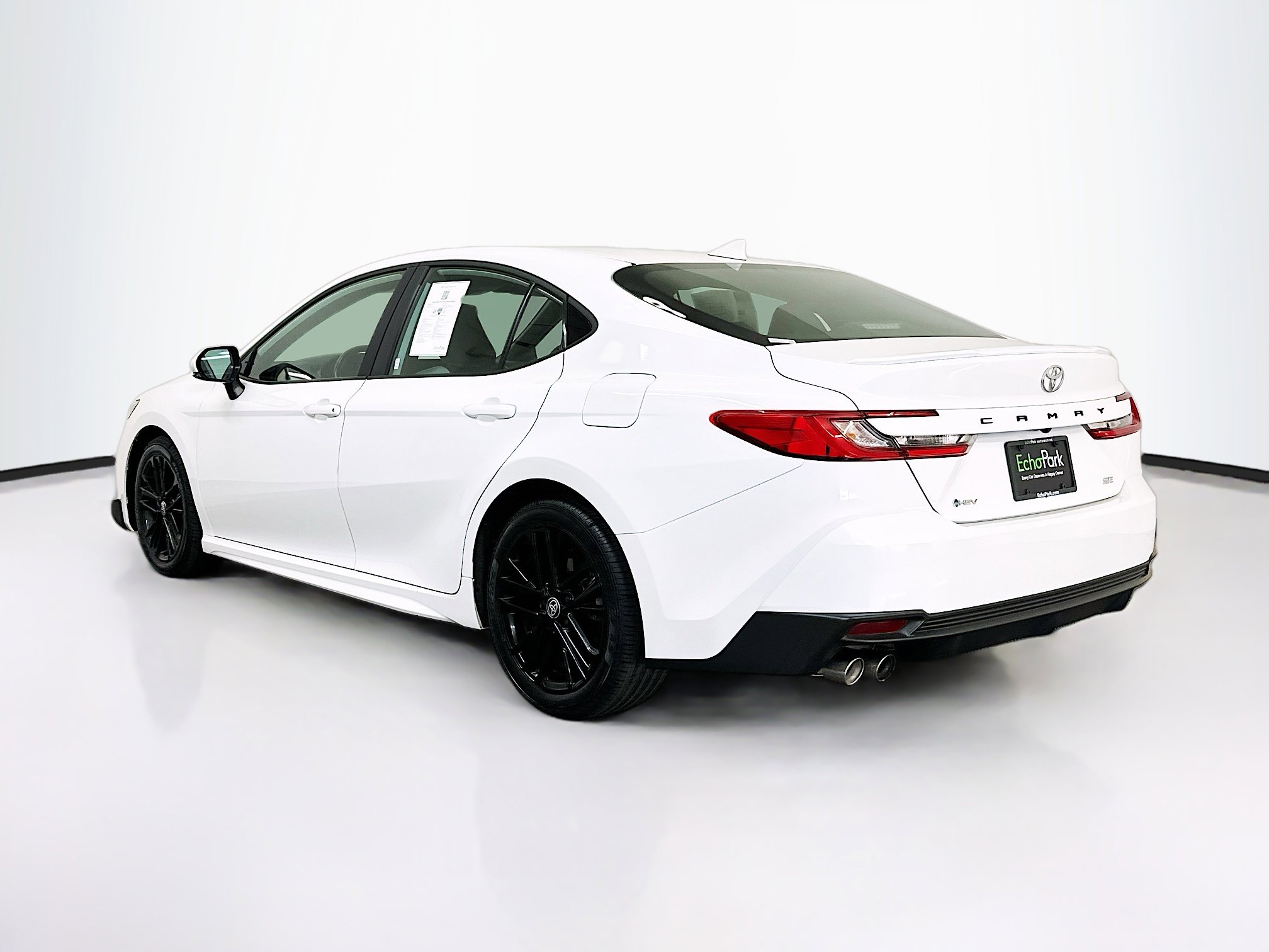 Used 2025 Toyota Camry SE FWD image 5