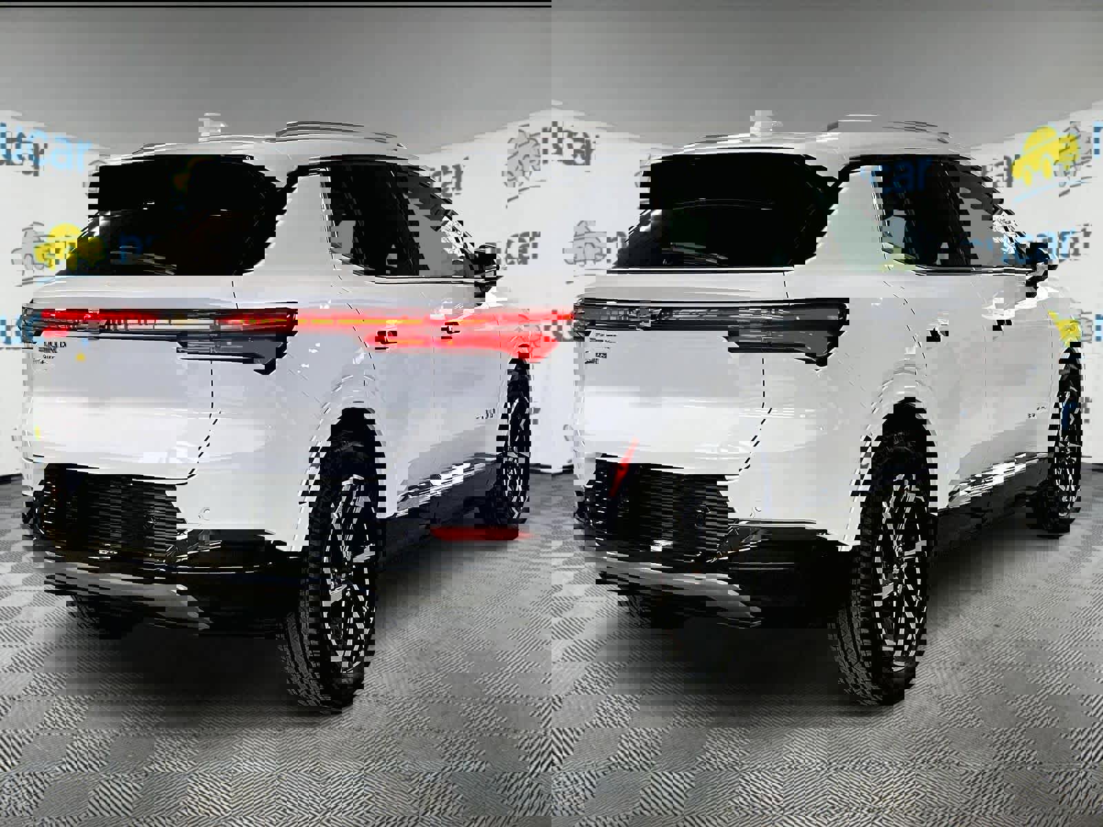 Used 2025 Chevrolet Equinox EV LT w/ Convenience Package image 6