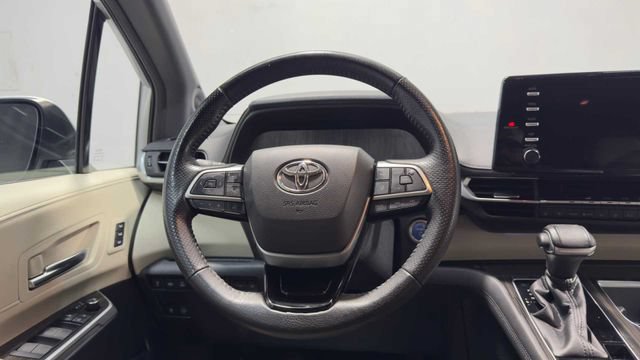 Used 2021 Toyota Sienna Limited FWD image 23