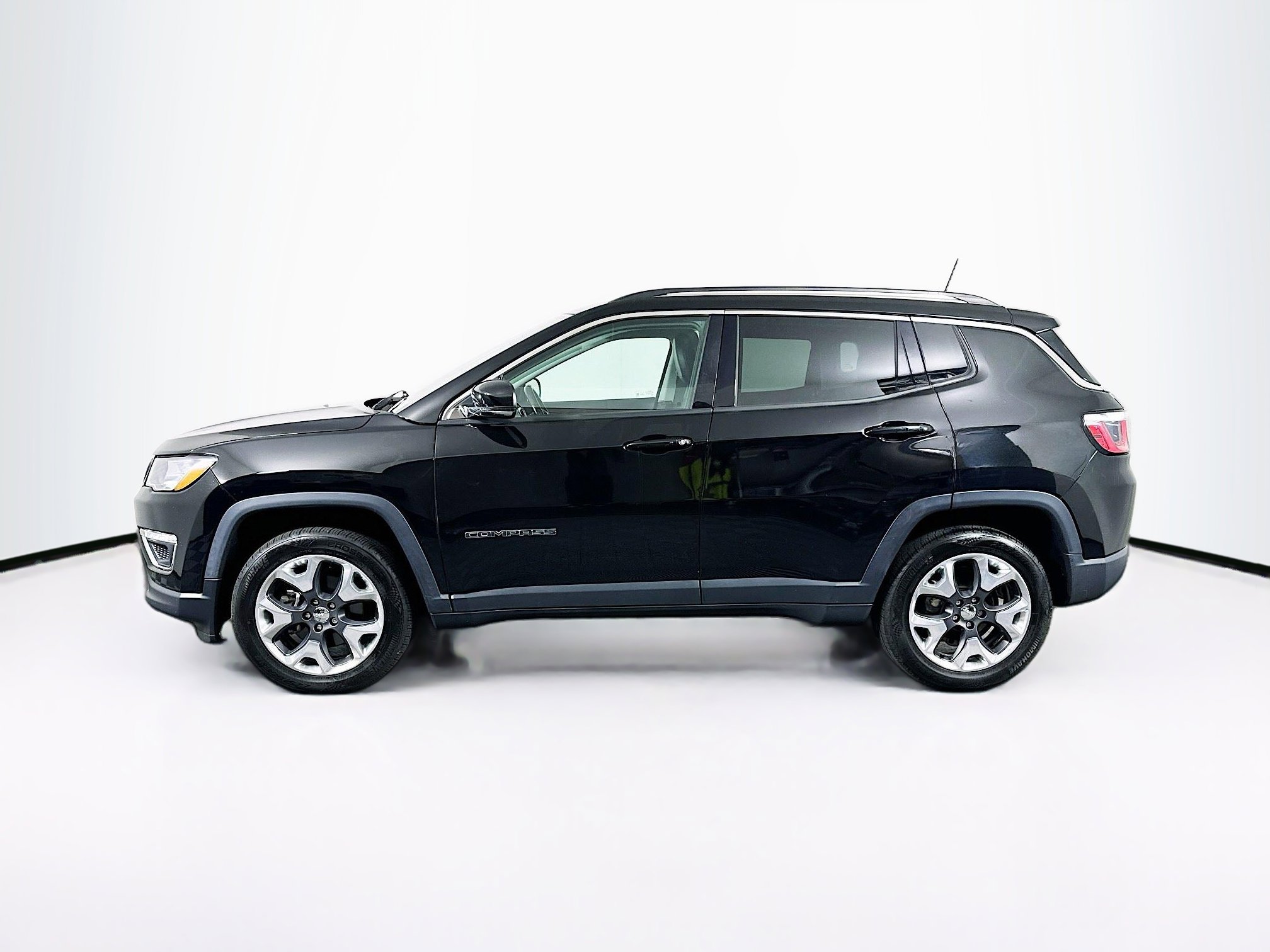 Used 2017 Jeep Compass Limited w/ Navigation Group image 4