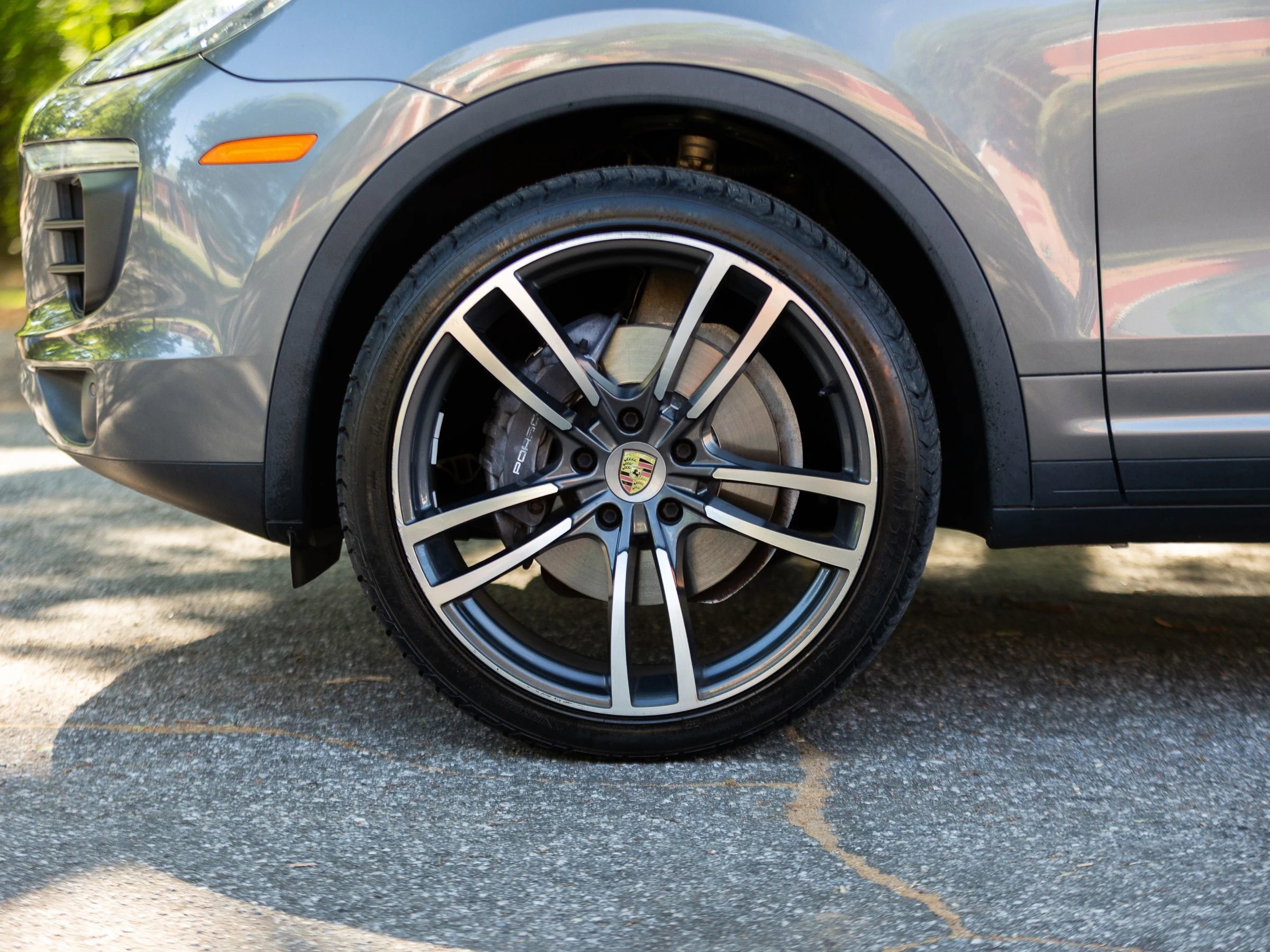Used 2016 Porsche Cayenne w/ Premium Package AWD/4WD image 12