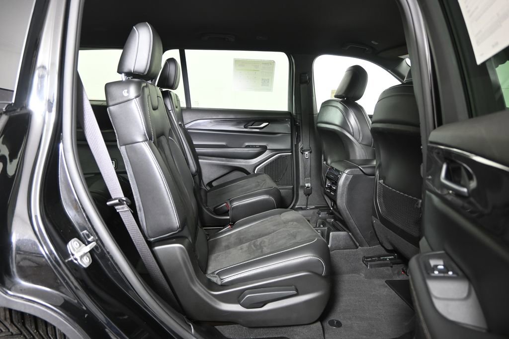 Used 2022 Jeep Grand Cherokee L Laredo image 15