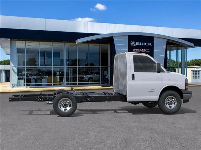 New 2025 GMC Savana 3500 w/ Power Convenience Package RWD image 5