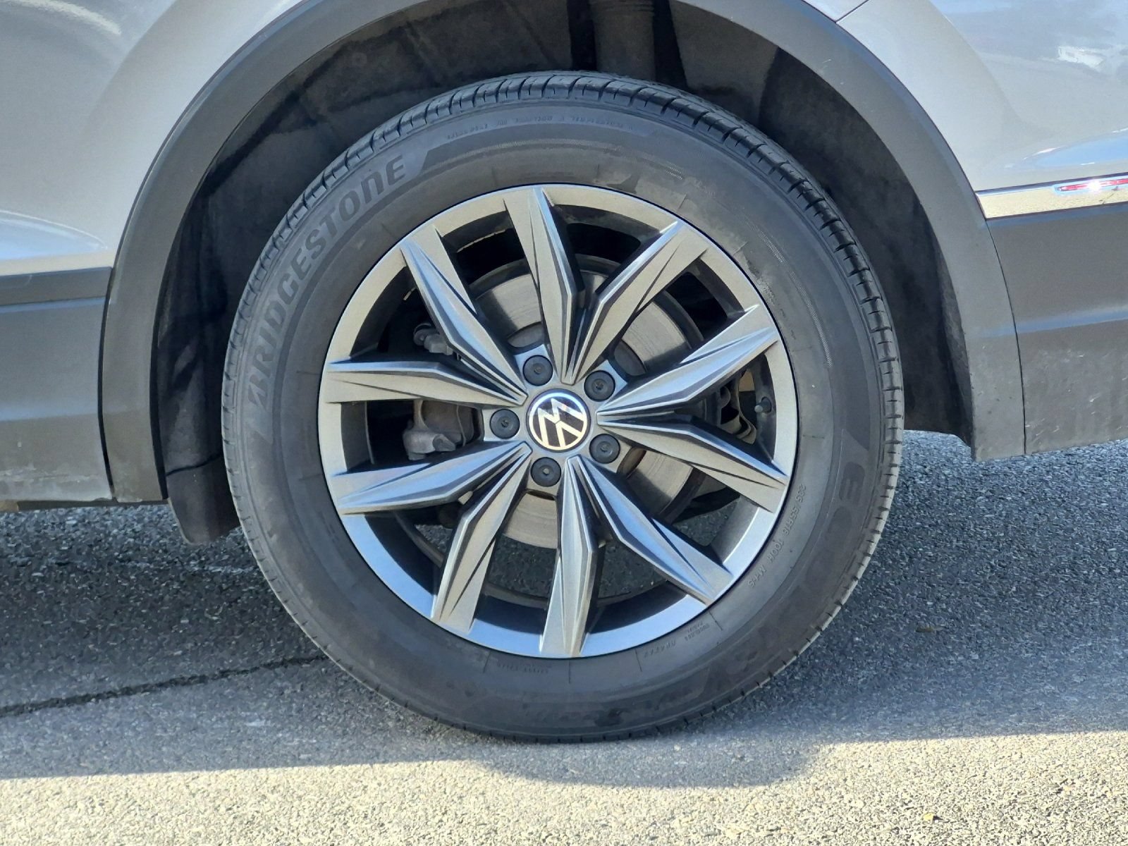 Used 2022 Volkswagen Tiguan SE FWD image 24
