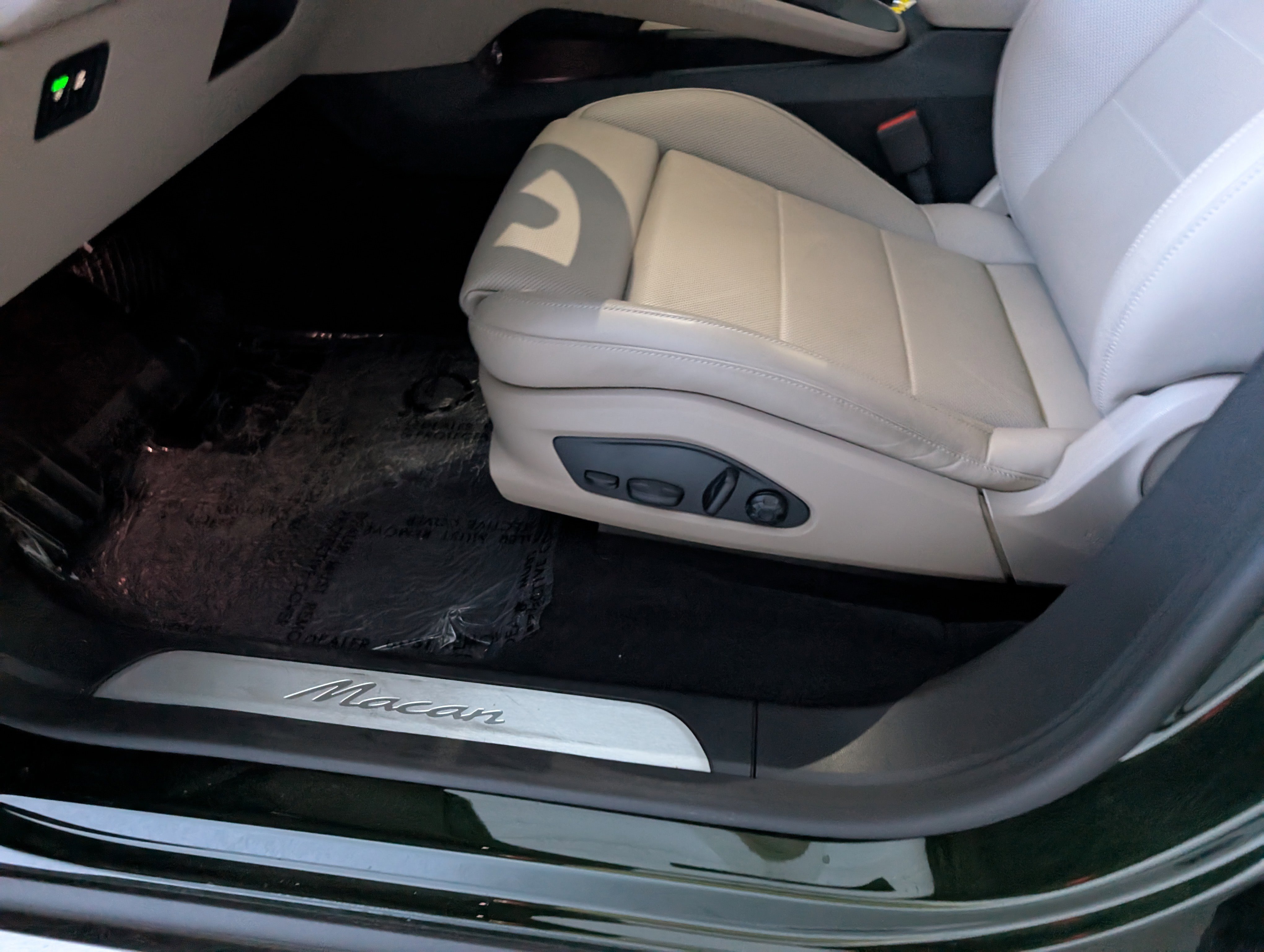 Used 2025 Porsche Macan Electric image 29