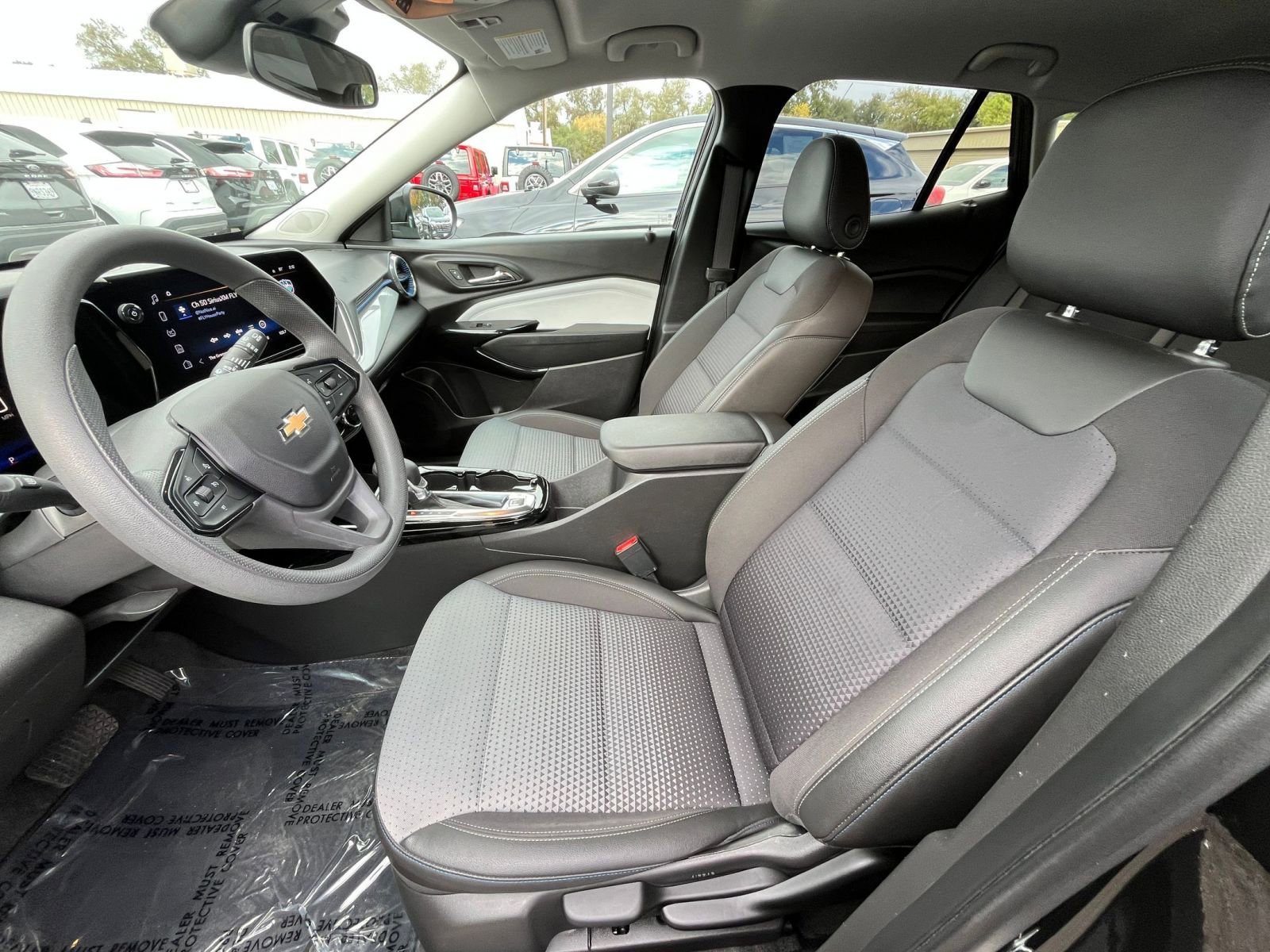 Used 2025 Chevrolet Trax LT image 24