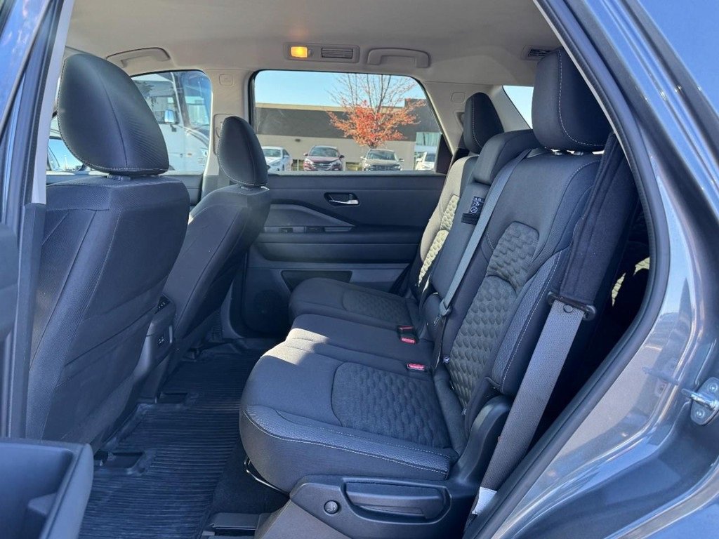 Used 2022 Nissan Pathfinder SV image 8