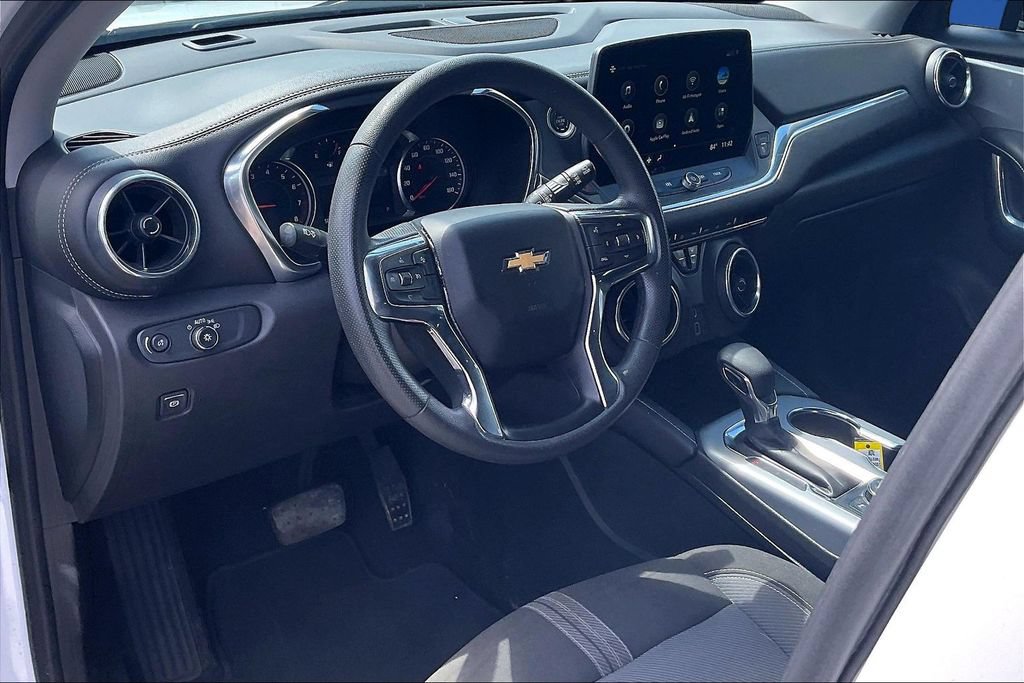 Used 2023 Chevrolet Blazer LT w/ Midnight/Sport Edition FWD image 17