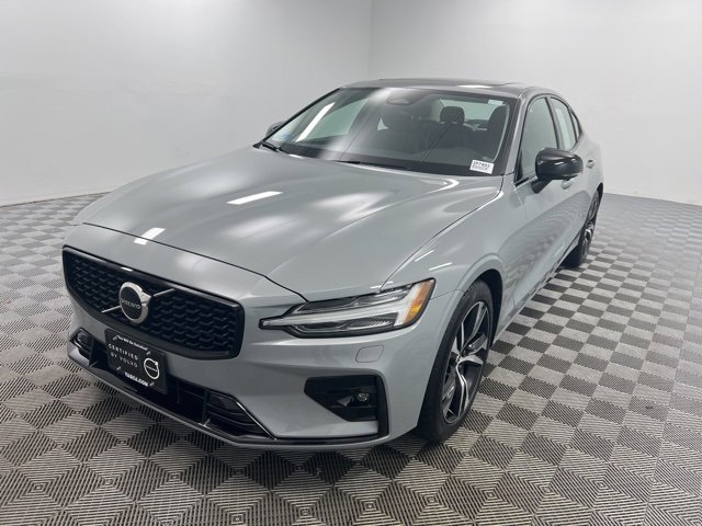 Used 2025 Volvo S60 B5 Core image 2