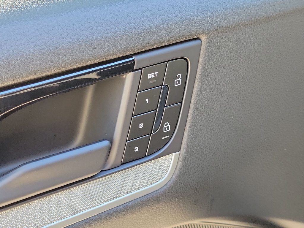 Certified 2026 Porsche Cayenne AWD/4WD image 25