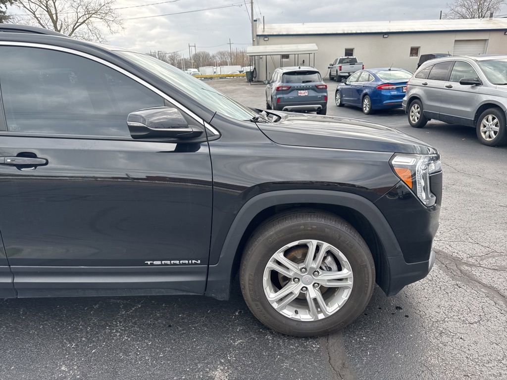 Used 2023 GMC Terrain SLE w/ Driver Convenience Package image 10