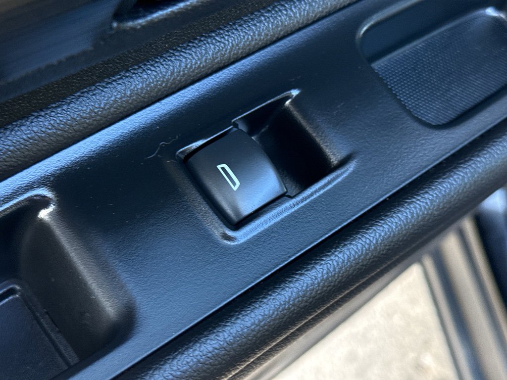 Used 2023 GMC Terrain SLE w/ Driver Convenience Package image 31