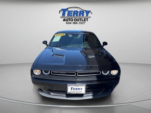 Used 2023 Dodge Challenger SXT image 2