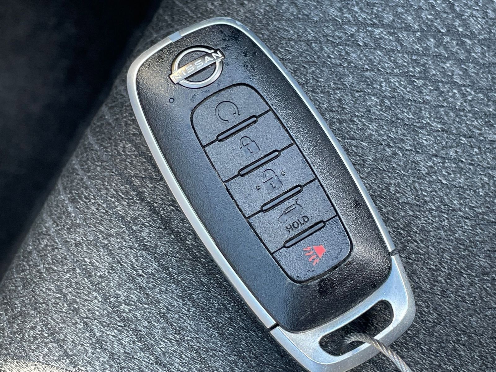 Used 2025 Nissan Rogue SV image 27