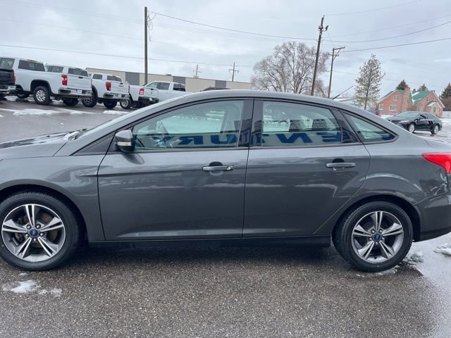 Used 2018 Ford Focus SE w/ SE Appearance Package FWD image 8