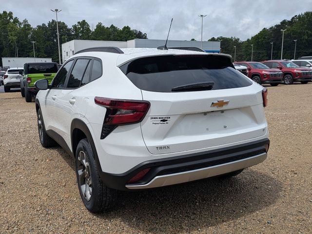 New 2026 Chevrolet Trax LT w/ Driver Confidence Package FWD image 4