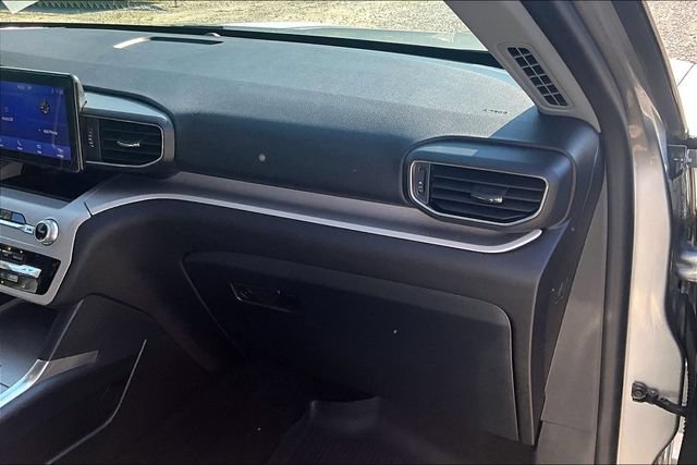 Used 2024 Ford Explorer XLT w/ Equipment Group 202A AWD/4WD image 14