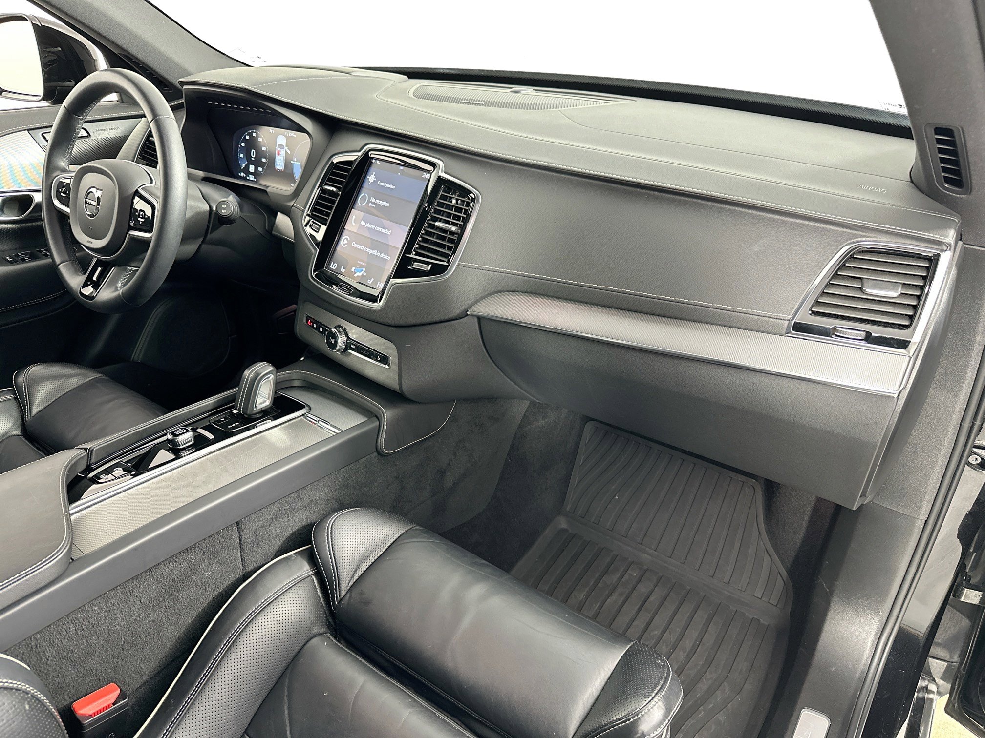 Used 2022 Volvo XC90 T8 R-Design w/ Advanced Package image 31