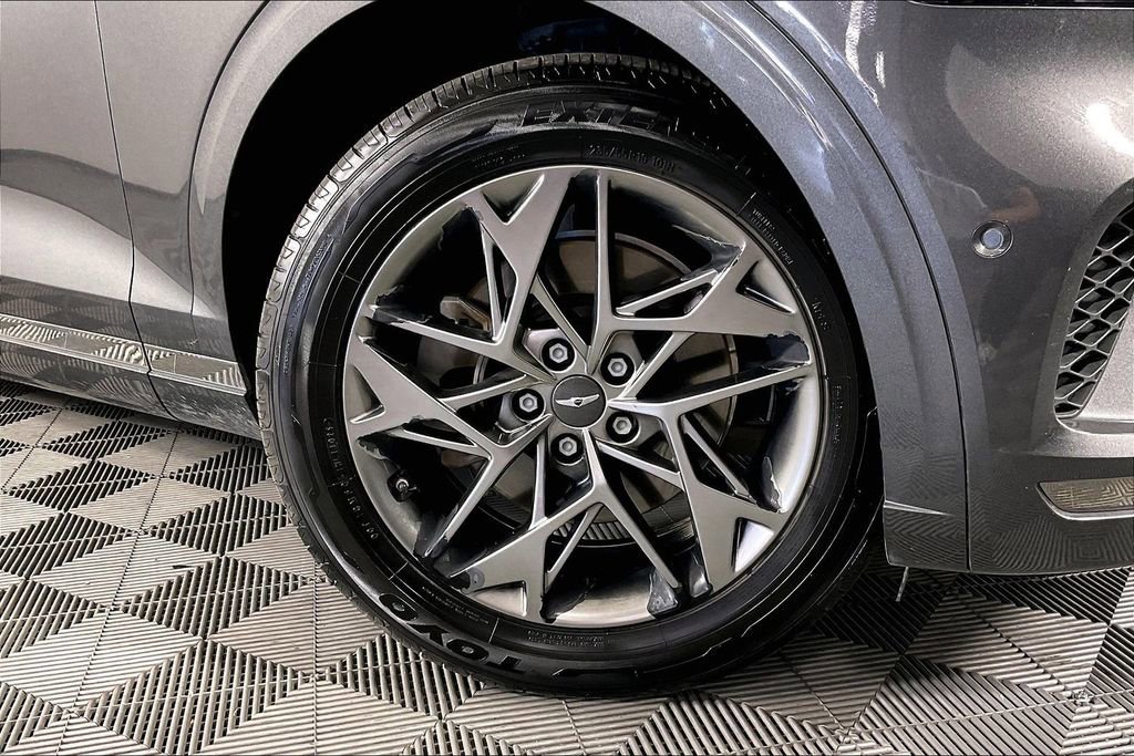 Used 2022 Genesis GV70 2.5T w/ Advanced Package image 11